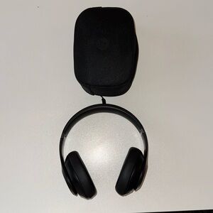 Beats Studio pros black - lightly used. With case and cord